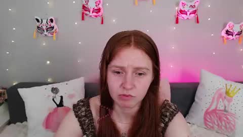 Snapshot of evarey_ chatting on 06/25/26, 05:12 Adelina online show from 06/25/26, 05:12