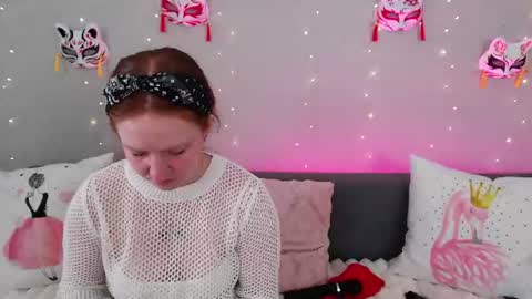 Snapshot of evarey_ chatting on 06/27/26, 05:01 Adelina online show from 06/27/26, 05:01