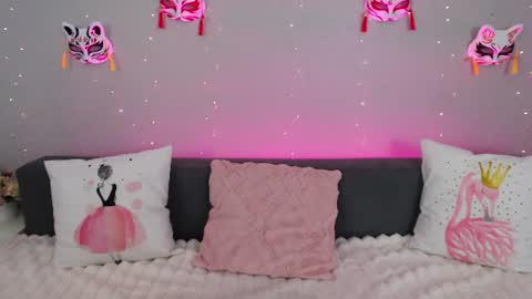 Snapshot of evarey_ chatting on 07/08/26, 04:39 Adelina online show from 07/08/26, 04:39