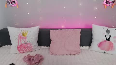 Snapshot of evarey_ chatting on 07/19/26, 05:00 Adelina online show from 07/19/26, 05:00