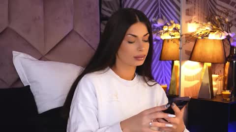 EvaRhea online show from 11/10/25, 04:00