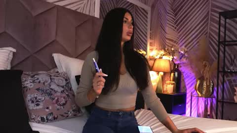 Snapshot of evarhea chatting on 03/25/26, 04:07 EvaRhea online show from 03/25/26, 04:07