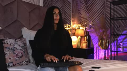 Snapshot of evarhea chatting on 04/04/26, 02:54 EvaRhea online show from 04/04/26, 02:54