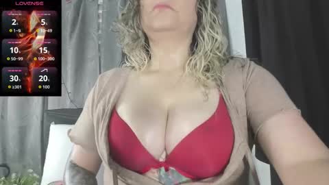 evasaenz online show from 10/11/25, 12:32