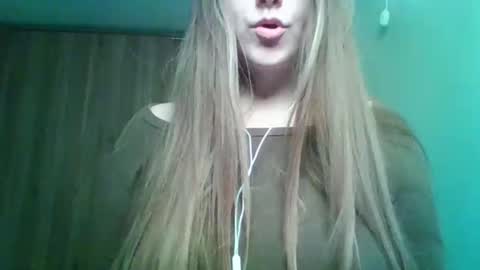 Snapshot of evasapples2026 chatting on 03/16/26, 08:57 evasapples2026 online show from 03/16/26, 08:57