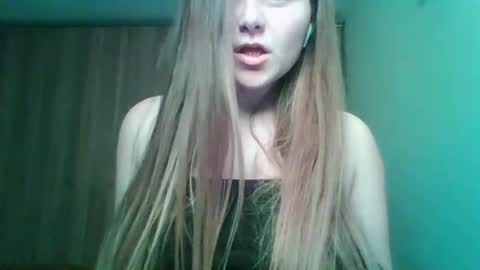 Snapshot of evasapples2026 chatting on 03/17/26, 09:51 evasapples2026 online show from 03/17/26, 09:51