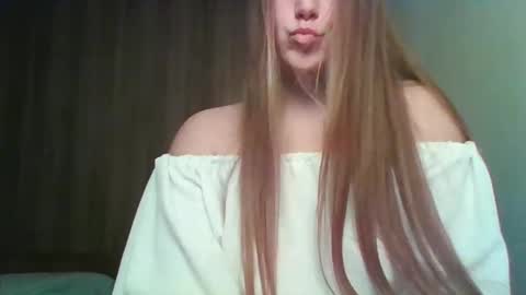 Snapshot of evasapples2026 chatting on 03/20/26, 02:44 evasapples2026 online show from 03/20/26, 02:44