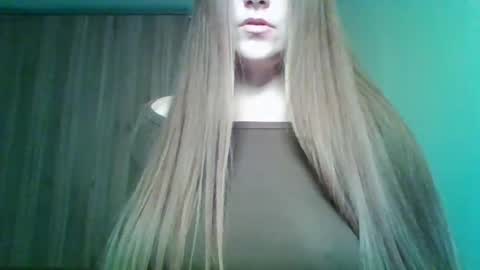 Snapshot of evasapples2026 chatting on 03/25/26, 12:49 evasapples2026 online show from 03/25/26, 12:49