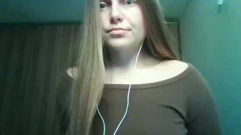 Snapshot of evasapples2026 chatting on 03/27/26, 03:23 evasapples2026 online show from 03/27/26, 03:23