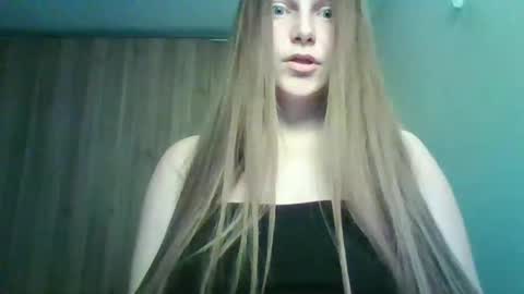 Snapshot of evasapples2026 chatting on 03/31/26, 08:09 evasapples2026 online show from 03/31/26, 08:09