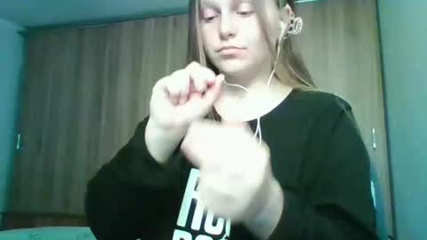 Snapshot of evasapples2026 chatting on 04/01/26, 08:50 evasapples2026 online show from 04/01/26, 08:50