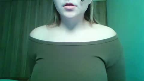 Snapshot of evasapples2026 chatting on 04/04/26, 10:18 evasapples2026 online show from 04/04/26, 10:18