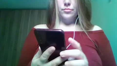 Snapshot of evasapples2026 chatting on 04/06/26, 07:48 evasapples2026 online show from 04/06/26, 07:48