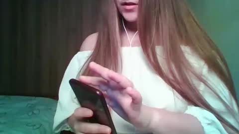 Snapshot of evasapples2026 chatting on 04/07/26, 07:47 evasapples2026 online show from 04/07/26, 07:47