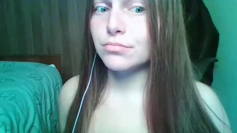 Snapshot of evasapples2026 chatting on 04/08/26, 06:30 evasapples2026 online show from 04/08/26, 06:30