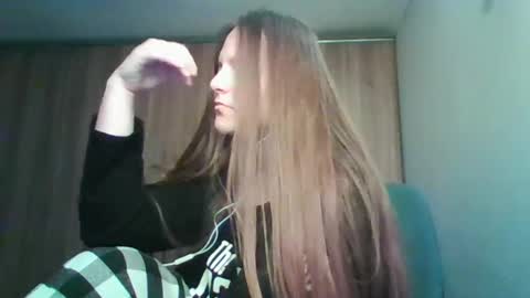 Snapshot of evasapples2026 chatting on 04/14/26, 03:18 evasapples2026 online show from 04/14/26, 03:18