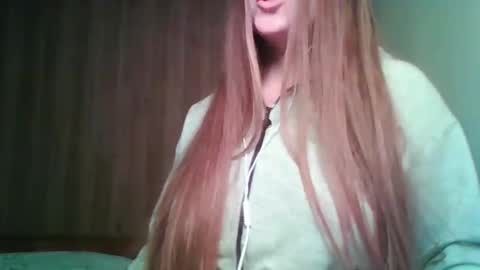 Snapshot of evasapples2026 chatting on 04/16/26, 07:58 evasapples2026 online show from 04/16/26, 07:58