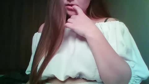 Snapshot of evasapples2026 chatting on 04/17/26, 08:01 evasapples2026 online show from 04/17/26, 08:01