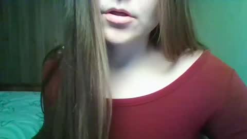 Snapshot of evasapples2026 chatting on 04/18/26, 08:42 evasapples2026 online show from 04/18/26, 08:42