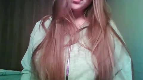 Snapshot of evasapples2026 chatting on 04/20/26, 07:37 evasapples2026 online show from 04/20/26, 07:37