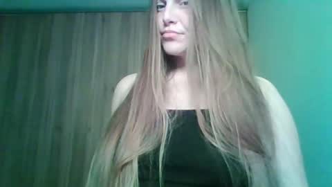 Snapshot of evasapples2026 chatting on 04/29/26, 11:22 evasapples2026 online show from 04/29/26, 11:22