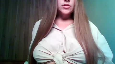 Snapshot of evasapples2026 chatting on 06/25/26, 03:16 evasapples2026 online show from 06/25/26, 03:16