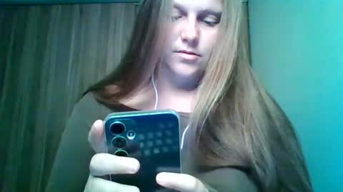 Snapshot of evasapples2026 chatting on 06/26/26, 01:26 evasapples2026 online show from 06/26/26, 01:26