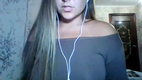 Snapshot of evasapples2026 chatting on 07/17/26, 09:30 evasapples2026 online show from 07/17/26, 09:30