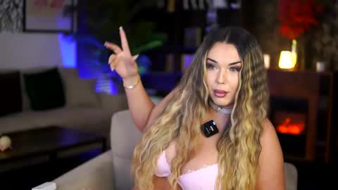 Snapshot of evasunderland chatting on 11/22/25, 12:37 Eva online show from 11/22/25, 12:37