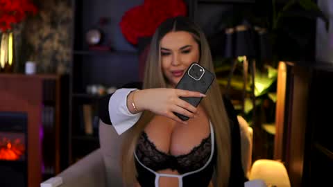 Snapshot of evasunderland chatting on 04/17/26, 11:46 Eva online show from 04/17/26, 11:46