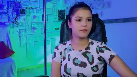 Snapshot of evathopson chatting on 11/05/25, 10:26 Eva next stream - - 1600 UTC2000 online show from 11/05/25, 10:26