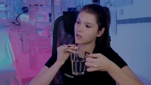 Snapshot of evathopson chatting on 11/20/25, 11:32 Eva next stream - - 1600 UTC2000 online show from 11/20/25, 11:32