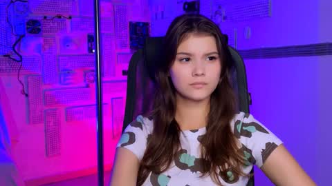 Snapshot of evathopson chatting on 11/22/25, 12:04 Eva next stream - - 1600 UTC2000 online show from 11/22/25, 12:04