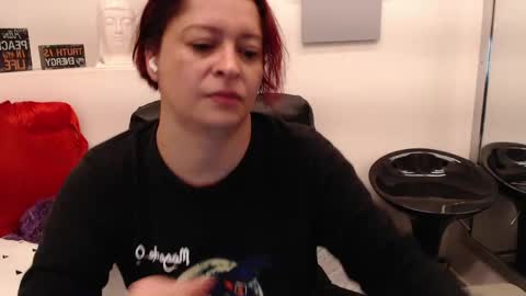 Snapshot of evatwiss chatting on 05/17/26, 06:37 Eva Twiss online show from 05/17/26, 06:37