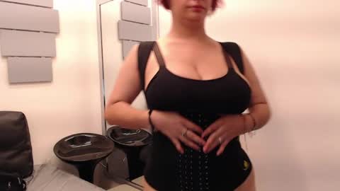 Snapshot of evatwiss chatting on 05/18/26, 01:28 Eva Twiss online show from 05/18/26, 01:28