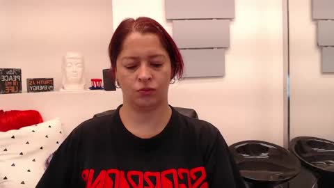 Snapshot of evatwiss chatting on 05/19/26, 12:00 Eva Twiss online show from 05/19/26, 12:00