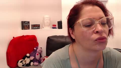 Snapshot of evatwiss chatting on 05/25/26, 12:44 Eva Twiss online show from 05/25/26, 12:44