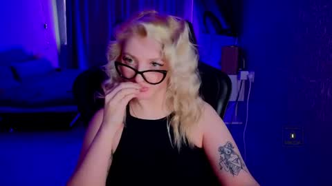 Snapshot of evavibe chatting on 04/13/26, 07:25 evavibe online show from 04/13/26, 07:25