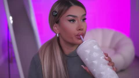 Eva online show from 11/10/25, 07:46