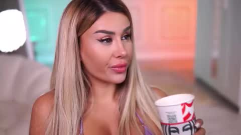 Eva online show from 11/19/25, 08:31