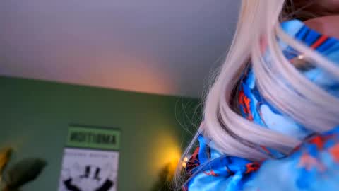 Snapshot of evazane chatting on 04/25/26, 01:41 Eva online show from 04/25/26, 01:41