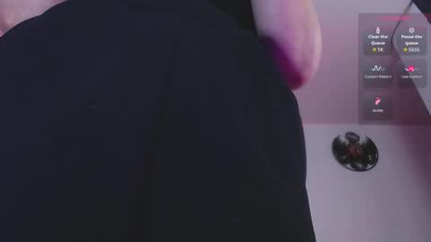 Eve Blue  friends. IG eve blue77 TW EveBlue 1 OF eveblue7 online show from 02/17/26, 01:57