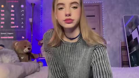 Snapshot of evedarkside chatting on 03/17/26, 04:50 evedarkside online show from 03/17/26, 04:50