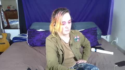 Snapshot of evelan123 chatting on 10/10/25, 12:09 Chulal online show from 10/10/25, 12:09