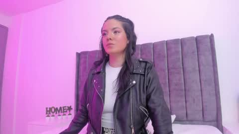 Snapshot of evelin__thompsson chatting on 04/09/26, 01:27 evelin__thompsson online show from 04/09/26, 01:27