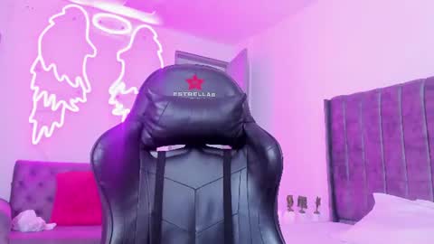 evelin__thompsson online show from 07/18/26, 03:00