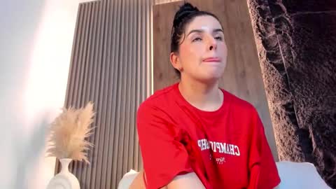 Snapshot of evelin_lopezz chatting on 11/11/25, 02:22 E V E L I N online show from 11/11/25, 02:22