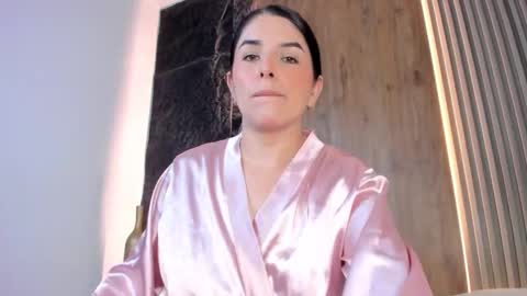 Snapshot of evelin_lopezz chatting on 11/23/25, 02:11 E V E L I N online show from 11/23/25, 02:11