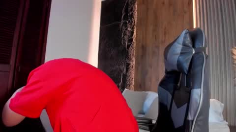 Snapshot of evelin_lopezz chatting on 12/02/25, 02:06 E V E L I N online show from 12/02/25, 02:06