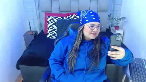 evelin zaens online show from 11/23/25, 04:23